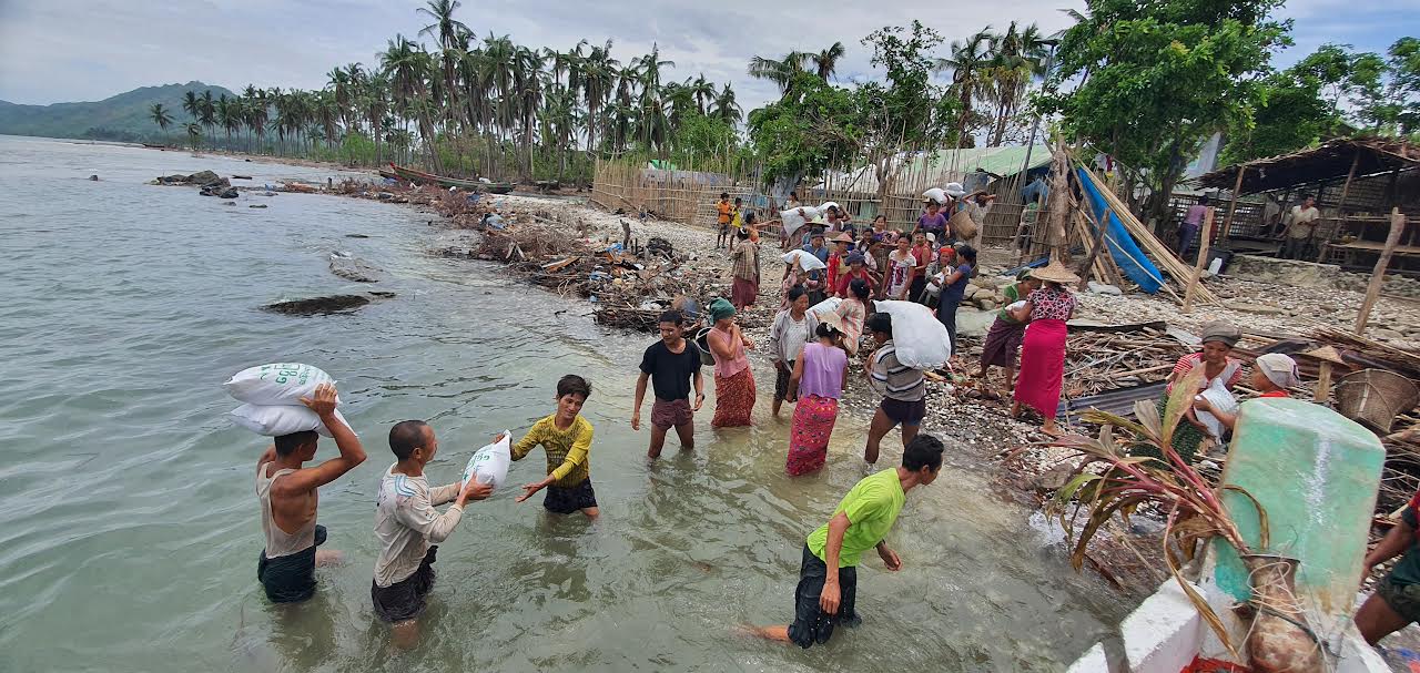 Delivering relief from a boat